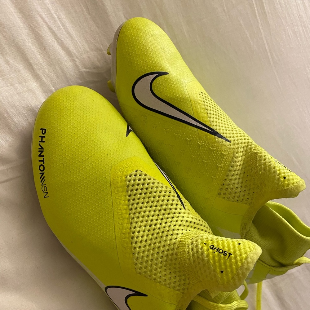 Phantom VSN. Ghost lace